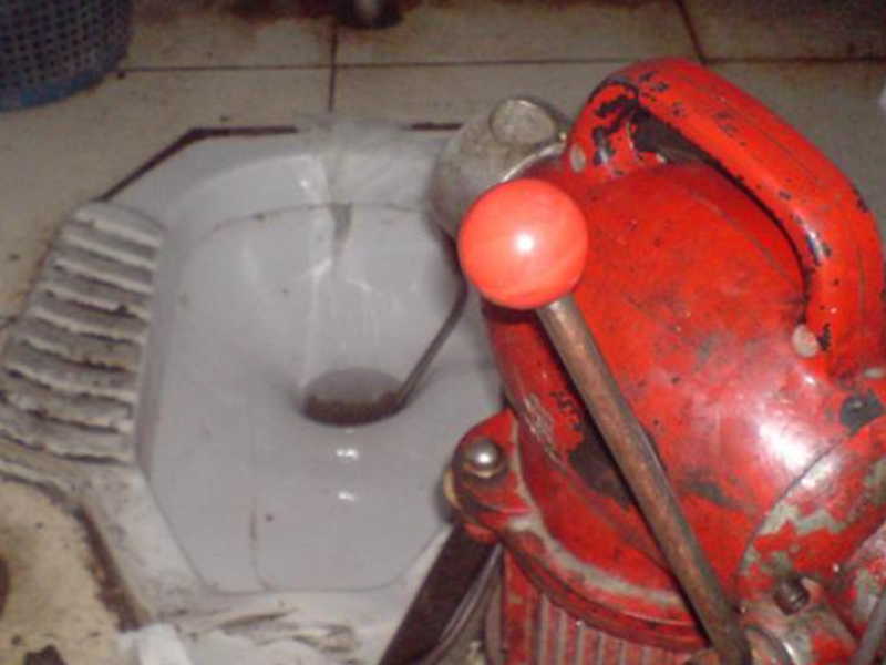 青岛机械通下水道,抽粪抽污水,高压清洗疑难下水道