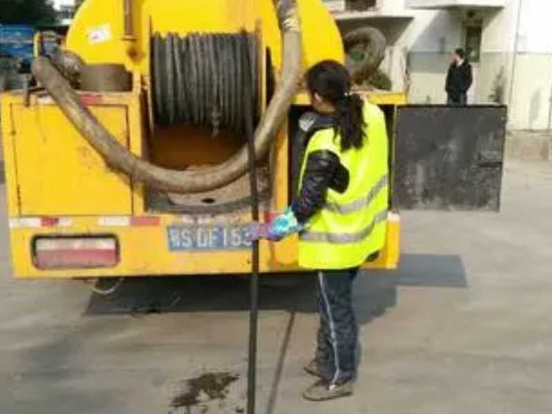青岛包师傅专业清洗化粪 疏通 十年经验 保证您满意