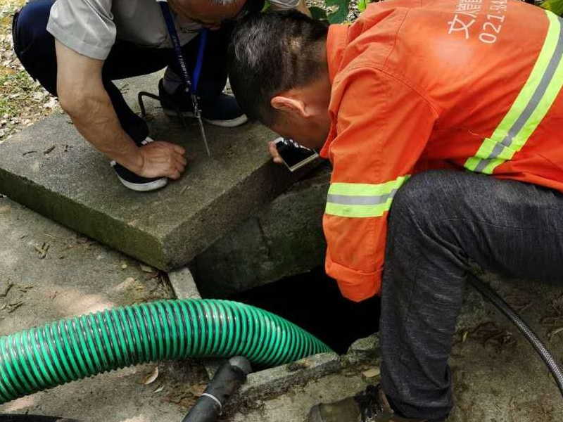 青岛24小时投下水道师傅、卫生间厨房管道疏通电话